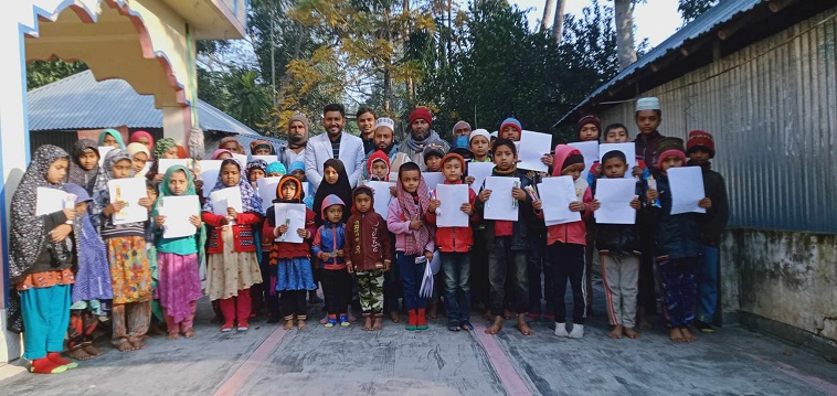 শ্রীপুরে সবুজ আন্দোলনের পক্ষ থেকে শিক্ষার্থীদের মাঝে শিক্ষা উপকরণ বিতরণ